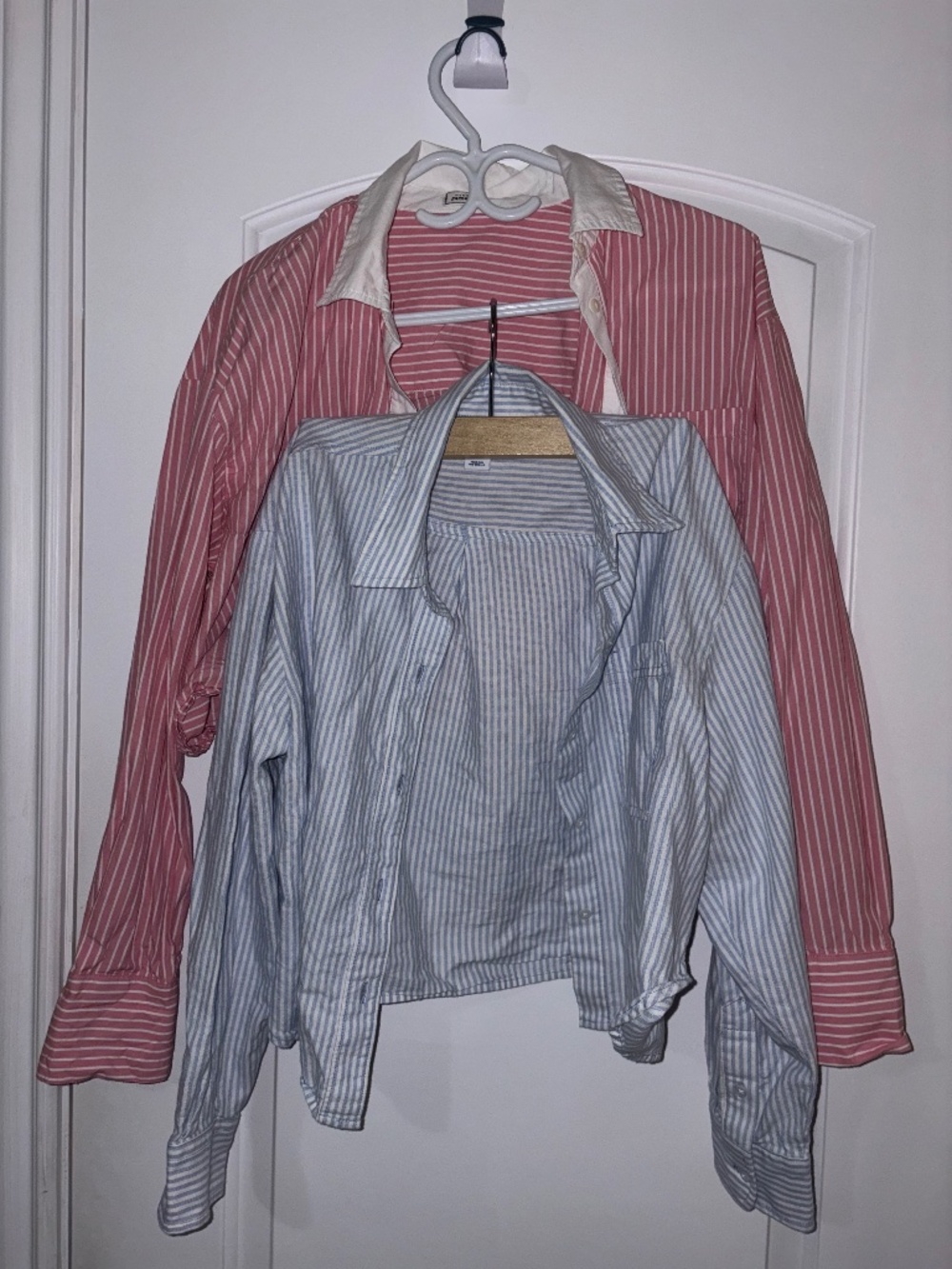 bundle of 2 cropped shirts